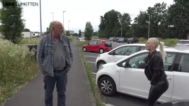Autobahn WC defekt | PUBLIC PISS | Mein Champagner ist für jeden da