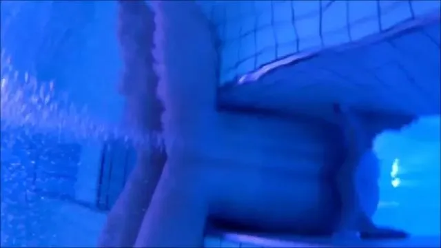 Badeanzug im Wellnessbad vollgepisst