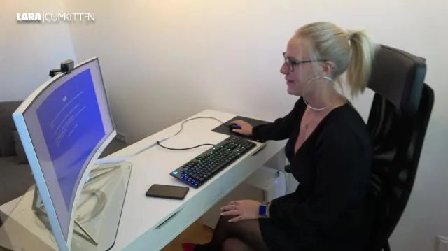 Beine breit und fickbereit | Wer hilft mir bei meinem PC?