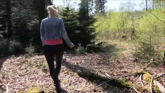 Dringend im Wald abgepisst