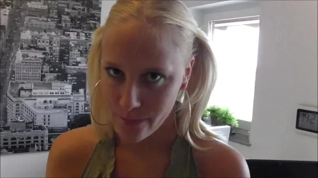 FACIAL statt Gehalt - Chef FICKT Praktikantin