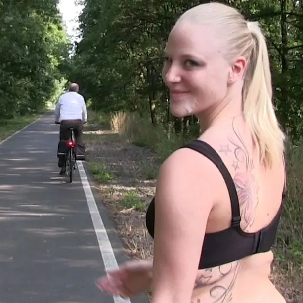 Ficken oder joggen? Quickie mit Creampie und Facial