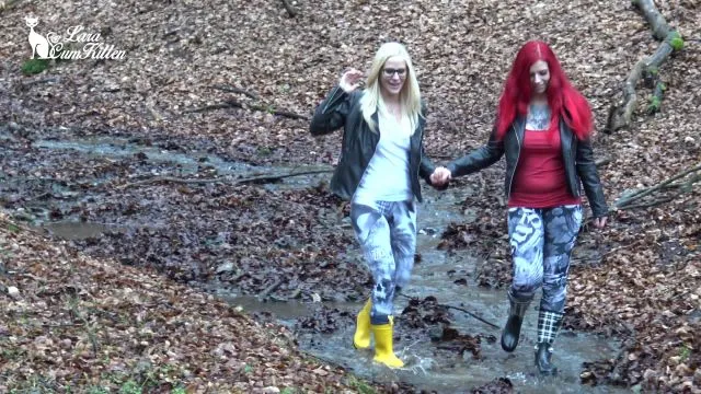 GUMMISTIEFEL Fetisch Mädchen - Tief im Matsch versunken