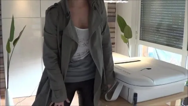 HEFTIG - Squirt auf der Fickmaschine