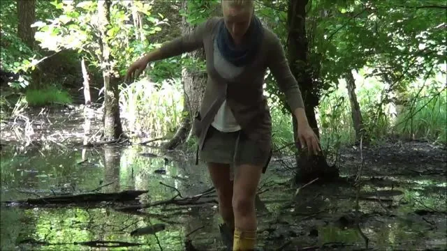 HILFE, ich stecke mit GUMMISTIEFELN im Sumpf fest!