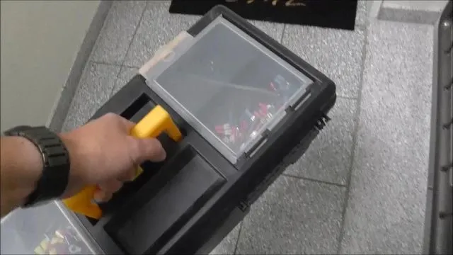 Mega CUM SHOT auf prallen JEANS ARSCH