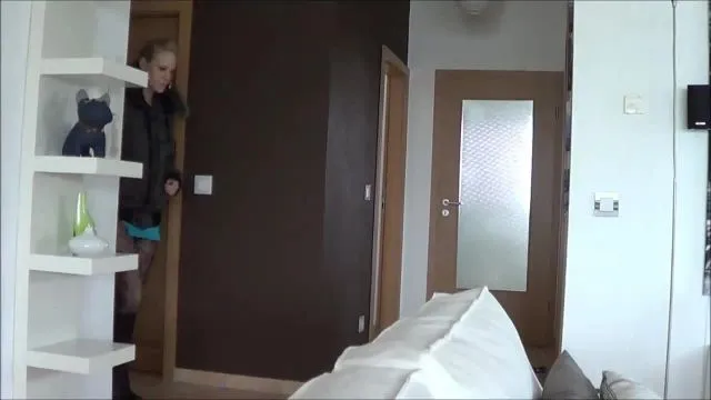 Mit Dildo befriedigt, gefickt, Creampie und danach gepisst