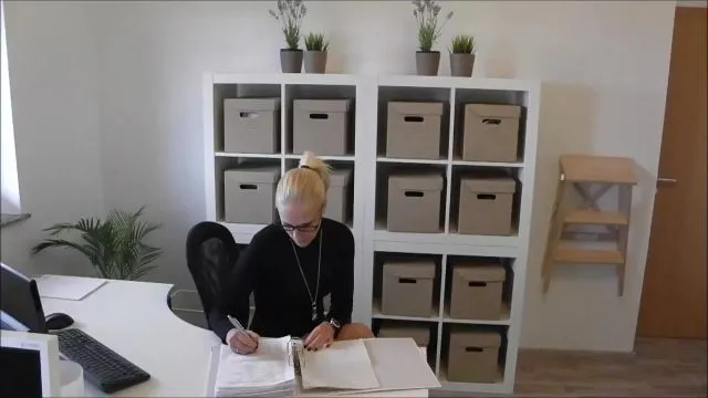 Pausen Quickie mit Azubi Bitch