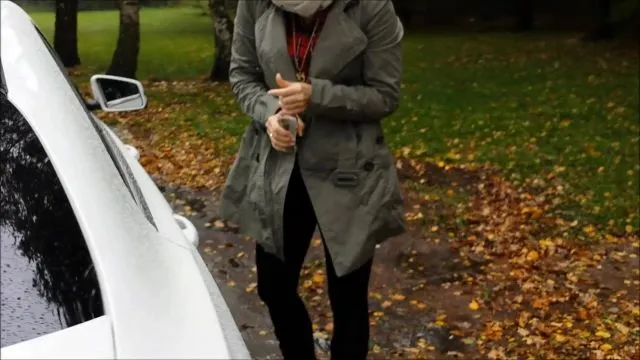 Piss-Pause am Parkplatz