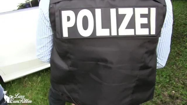 Polizei Skandal | FICKEN ODER ANZEIGE | Notgeiler Bulle besteigt uns