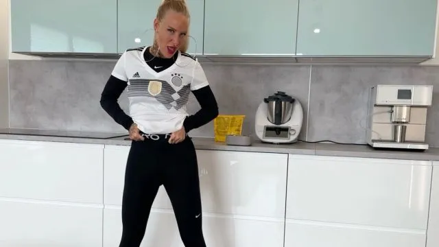 QUICKIE in der Halbzeit Pause | Doggy FICK mit FACIAL FINALE