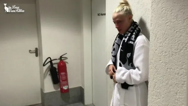 Ungeschminkt und vollgespritzt | 2 Facials in der Sauna Toilette